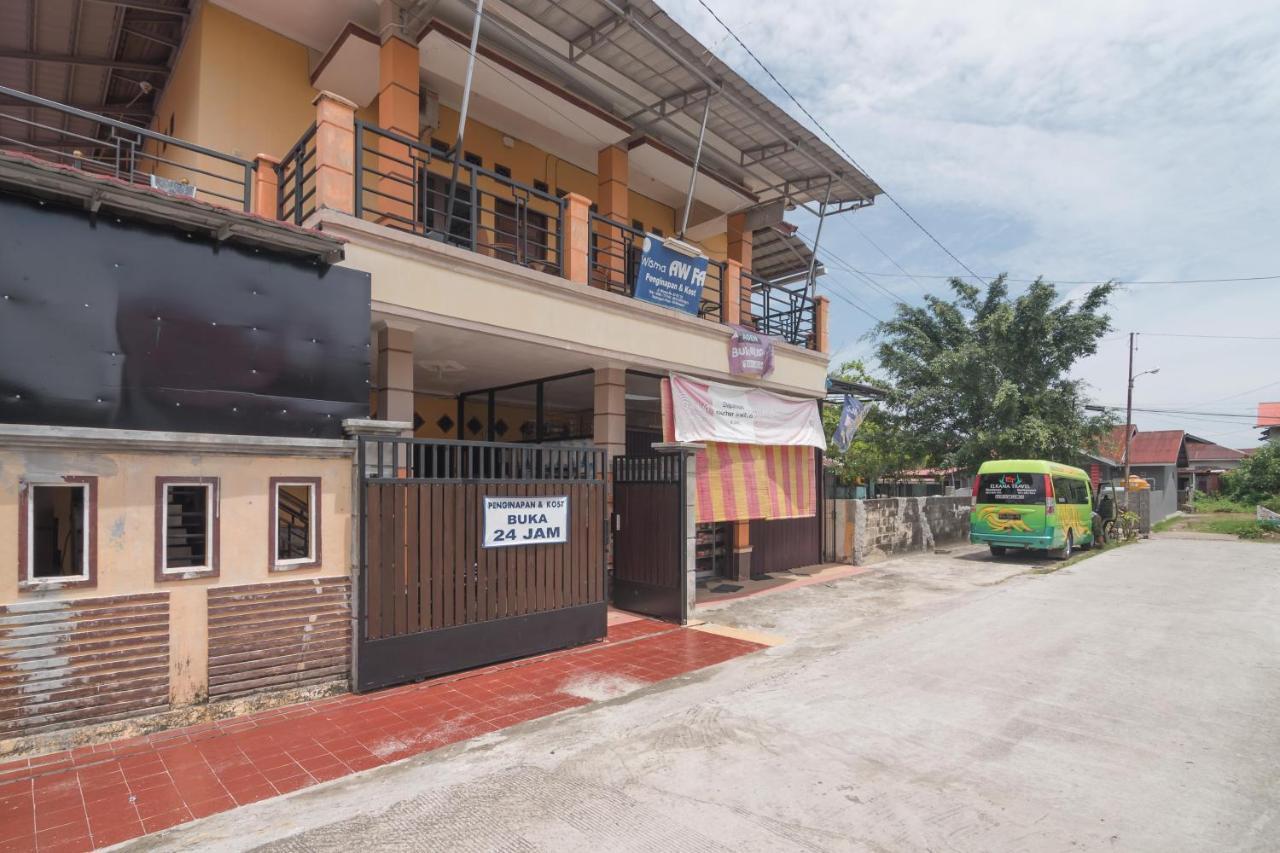 Hotel Reddoorz Near Sepinggan Airport Balikpapan 2 Exterior foto