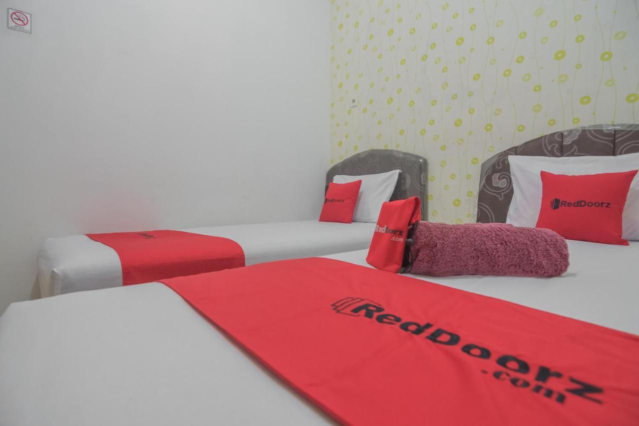 Hotel Reddoorz Near Sepinggan Airport Balikpapan 2 Exterior foto