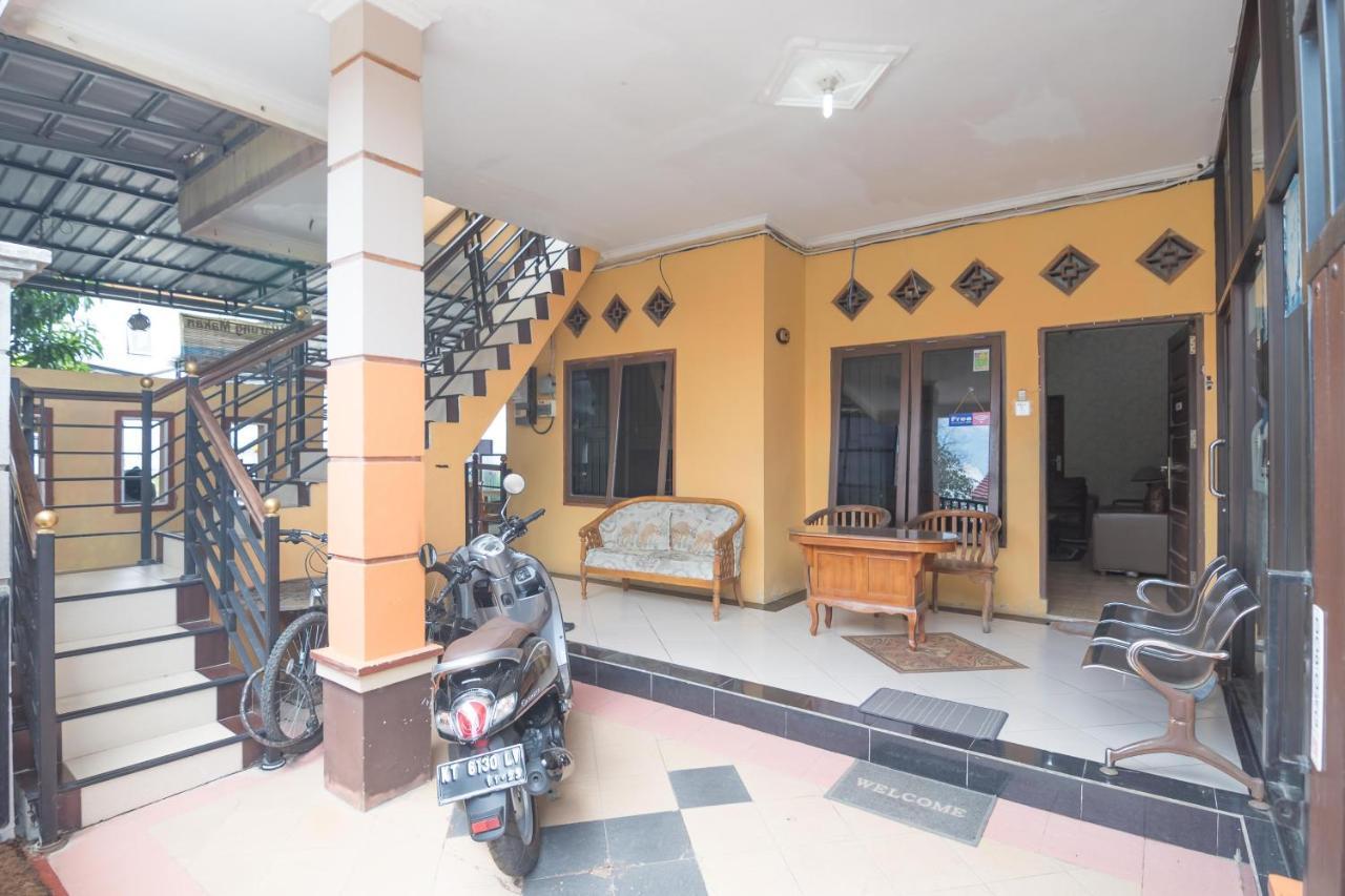 Hotel Reddoorz Near Sepinggan Airport Balikpapan 2 Exterior foto