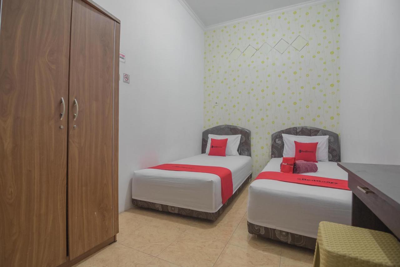 Hotel Reddoorz Near Sepinggan Airport Balikpapan 2 Exterior foto